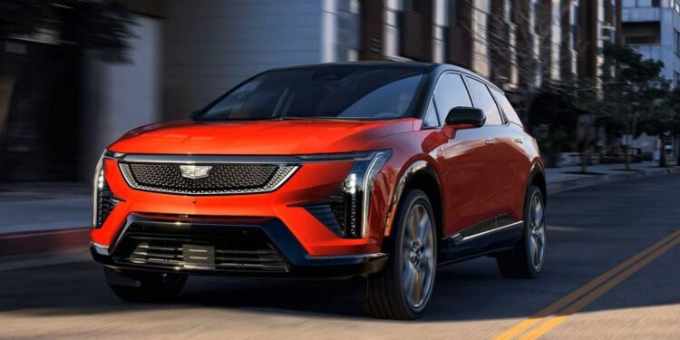 Cadillac confirma estreia em novembro no Brasil com três SUVs elétricos luxuosos